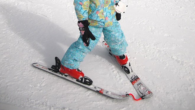 lucy on skiis
